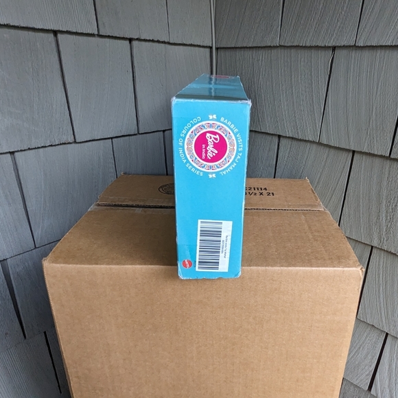 RARE!! New in Box Barbie Doll in India Visits Taj Mahal - Picture 9 of 10